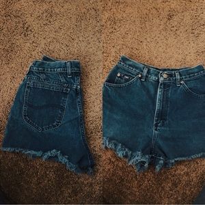 vintage lee shorts - on the longer/ high waisted side - waist 26”